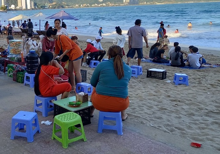 Phòng ngộ độc thực phẩm dịp nghỉ lễ và Tết Trung thu - Ảnh 2. Phòng ngộ độc thực phẩm dịp nghỉ lễ và Tết Trung thu - Ảnh 2.