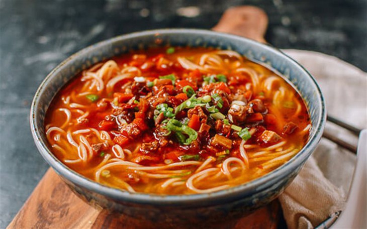 Vì sao người có bệnh dạ dày, thực quản nên tránh thức ăn cay? - Ảnh 4. Vì sao người có bệnh dạ dày, thực quản nên tránh thức ăn cay? - Ảnh 4.