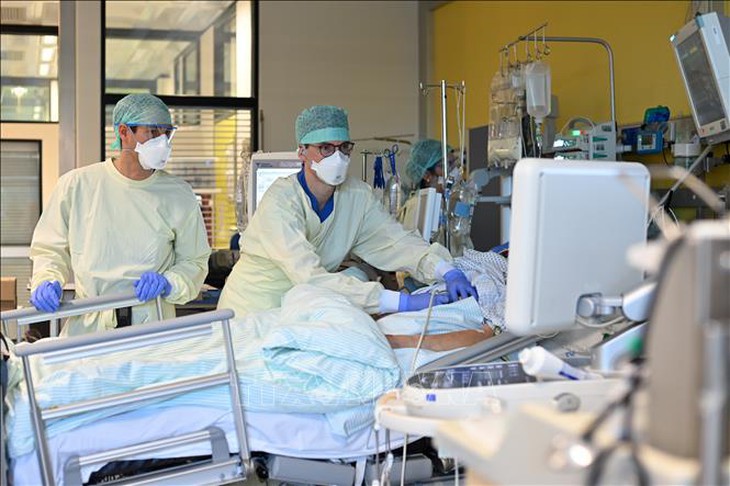 WHO kêu gọi châu Âu có chiến lược khẩn cấp đối phó với dịch bệnh - Ảnh 1.
