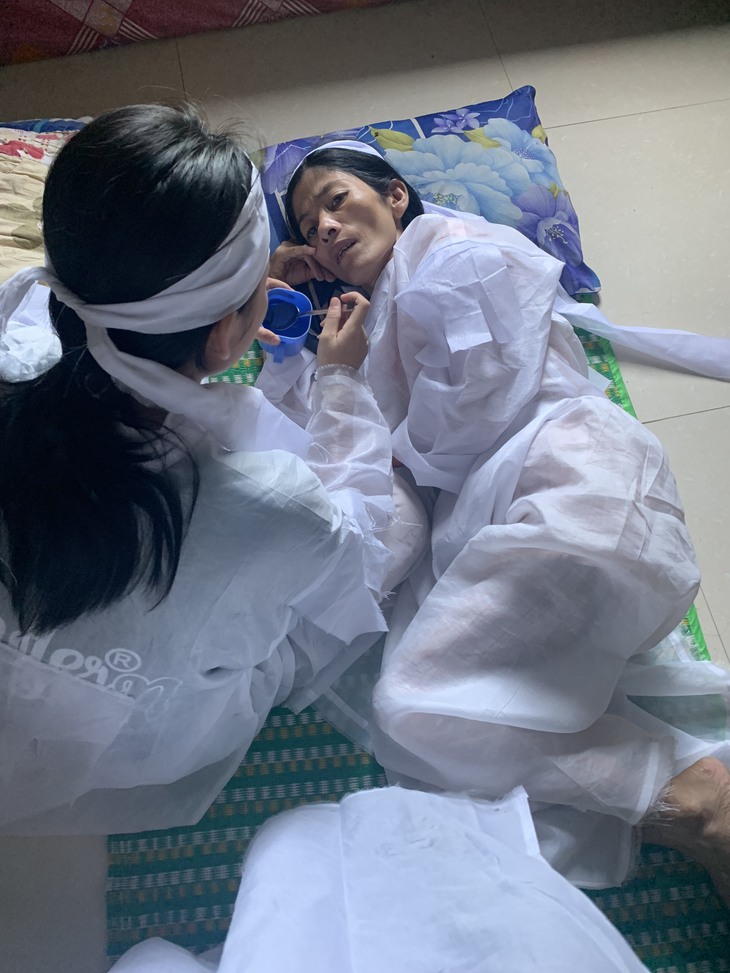 Nữ sinh nghèo phải bỏ dở việc học khi bố mất vì ung thư, mẹ đang bệnh nặng - Ảnh 1. Nữ sinh nghèo phải bỏ dở việc học khi bố mất vì ung thư, mẹ đang bệnh nặng - Ảnh 1.