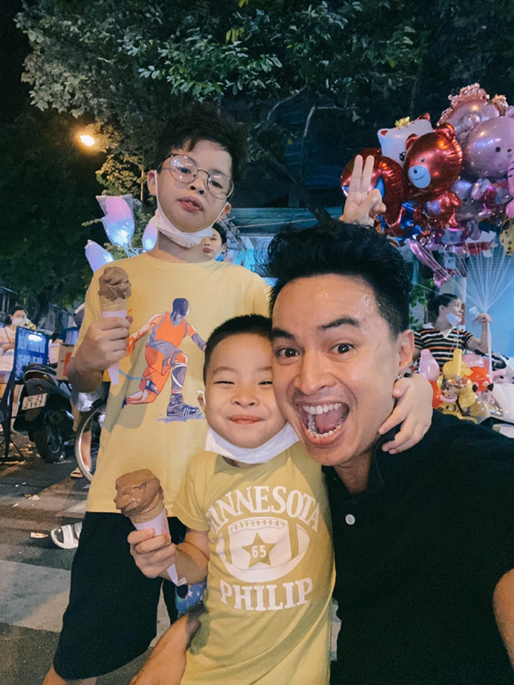Đời tư kín tiếng của Đức phim "Đấu trí", ngoài đời là anh trai Hồng Quế - Ảnh 4.