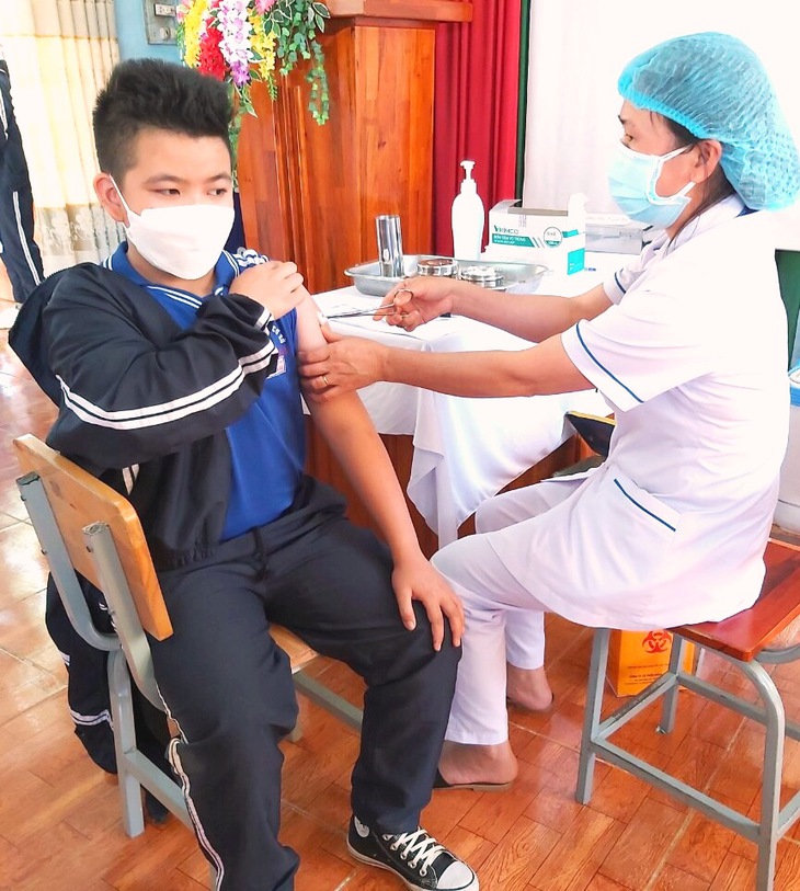 Thêm ca COVID-19 nhập viện, phụ huynh tích cực đưa con đi tiêm vaccine phòng COVID-19 - Ảnh 3. Thêm ca COVID-19 nhập viện, phụ huynh tích cực đưa con đi tiêm vaccine phòng COVID-19 - Ảnh 3.