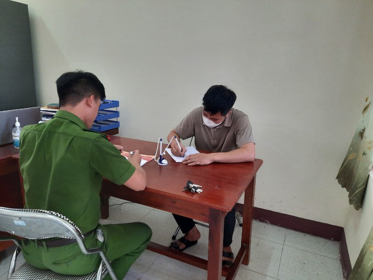 Thả diều gây sự cố về điện, nam thanh niên bị phạt 5 triệu đồng - Ảnh 1. Thả diều gây sự cố về điện, nam thanh niên bị phạt 5 triệu đồng - Ảnh 1.