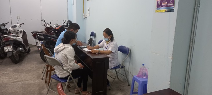 Thêm ca COVID-19 nhập viện, phụ huynh tích cực đưa con đi tiêm vaccine phòng COVID-19 - Ảnh 2. Thêm ca COVID-19 nhập viện, phụ huynh tích cực đưa con đi tiêm vaccine phòng COVID-19 - Ảnh 2.