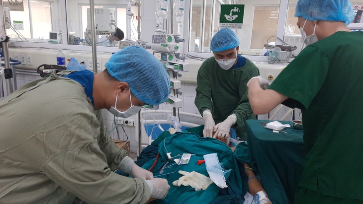 Nữ bệnh nhân mắc cúm A nguy kịch, sống nhờ vào ECMO - Ảnh 1.