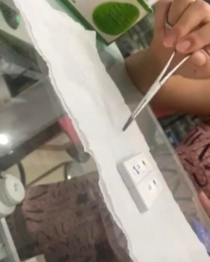 'Loạn giá' kit xét nghiệm cúm: Hiệu thuốc khan hiếm, mạng xã hội tràn lan - Ảnh 1.