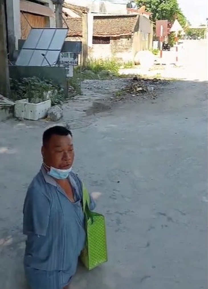 Sự việc người đàn ông tàn tật không bắt được xe buýt: Chấn chỉnh lại hoạt động xe buýt - Ảnh 1. Sự việc người đàn ông tàn tật không bắt được xe buýt: Chấn chỉnh lại hoạt động xe buýt - Ảnh 1.
