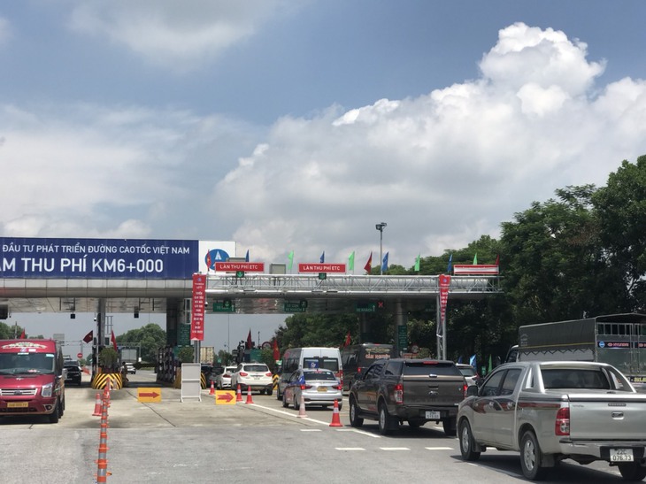 Yêu cầu vô lý về “mức sàn” số dư trong tài khoản mới được qua trạm ETC - Ảnh 2.