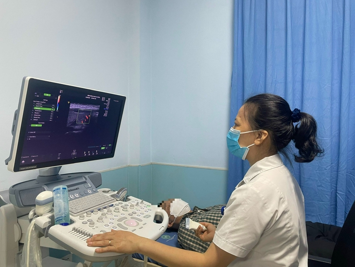 Sưng đau vùng kín, thanh niên ngoại quốc bất ngờ khi bị ung thư tinh hoàn - Ảnh 2.