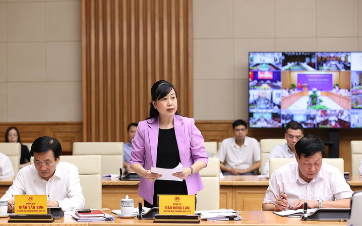 Quyền Bộ trưởng Bộ Y tế: Chủ động xây dựng các kịch bản ứng phó, đáp ứng mọi tình huống xảy ra của dịch