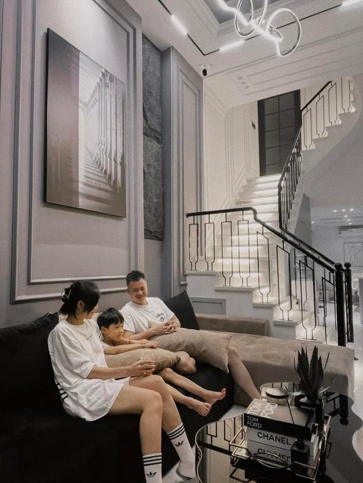 Lưu Đê Ly khoe không gian nhà đang sống trên hội Nghiện nhà, dân mạng nhận xét thế nào? - Ảnh 2. Lưu Đê Ly khoe không gian nhà đang sống trên hội Nghiện nhà, dân mạng nhận xét thế nào? - Ảnh 2.