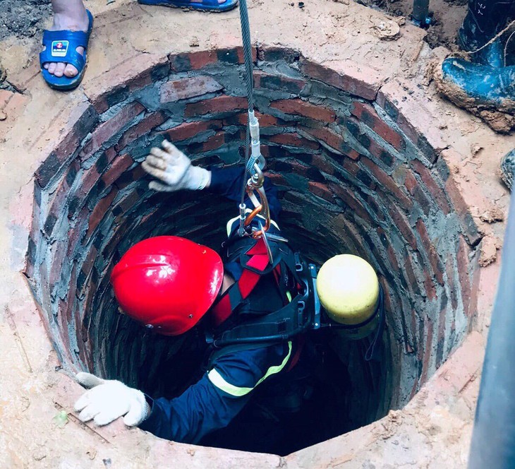Sửa đường dẫn nước sinh hoạt, người phụ nữ trượt chân xuống đáy giếng tử vong - Ảnh 4.