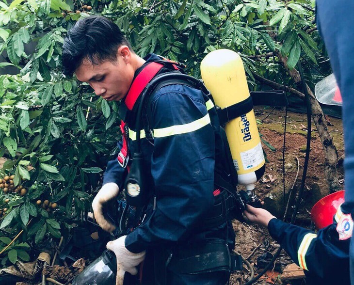 Sửa đường dẫn nước sinh hoạt, người phụ nữ trượt chân xuống đáy giếng tử vong - Ảnh 2.