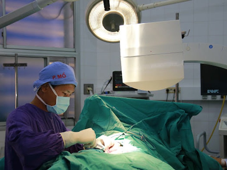 Cắt bao quy đầu tại phòng xăm nghệ thuật, nam thanh niên phải nhập viện vì 'của quý' chảy máu liên tục - Ảnh 1. Cắt bao quy đầu tại phòng xăm nghệ thuật, nam thanh niên phải nhập viện vì 'của quý' chảy máu liên tục - Ảnh 1.