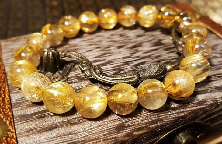 Chuyên gia cảnh báo chiêu trò vòng tay phong thủy - Ảnh 3.