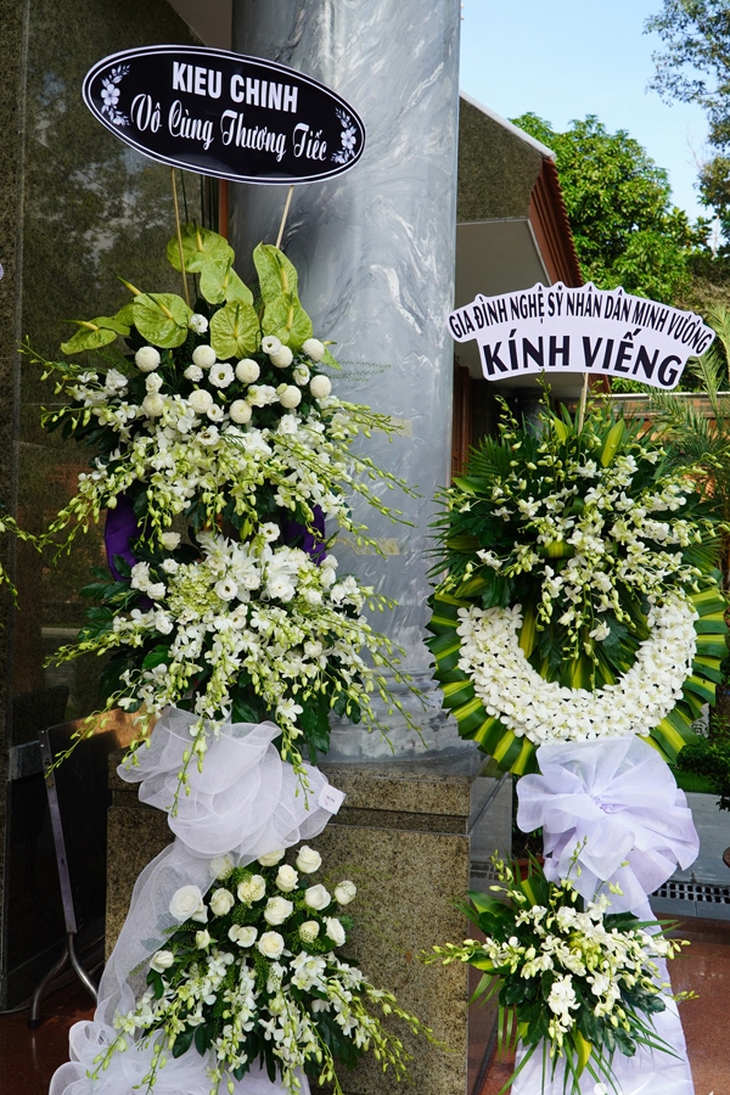 4 người con trai cùng gia đình, đồng nghiệp tiễn biệt minh tinh điện ảnh Thẩm Thúy Hằng - Ảnh 6.