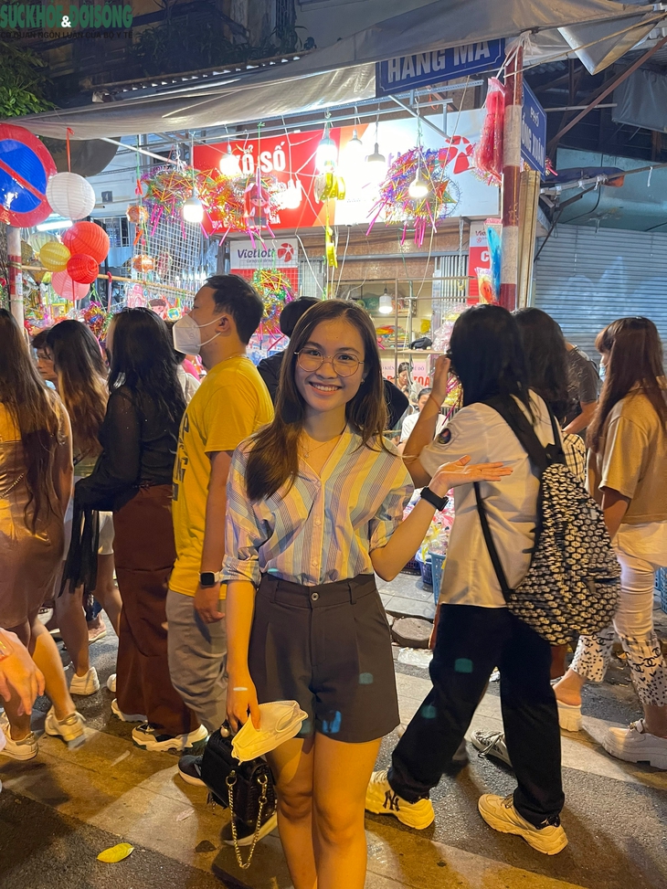 Phố Trung thu Hàng Mã đông đúc đến "nghẹt thở" trước giờ G - Ảnh 14.