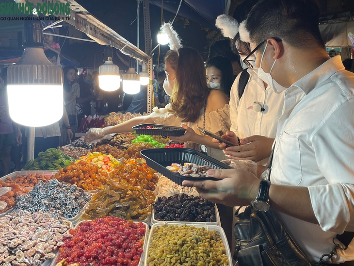 Phố Trung thu Hàng Mã đông đúc đến "nghẹt thở" trước giờ G - Ảnh 13.