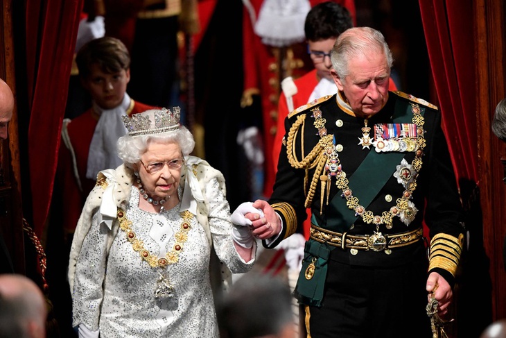 Vua Charles III chính thức kế vị ngai vàng - Ảnh 2.