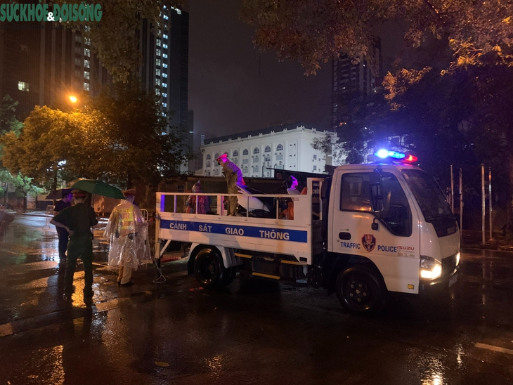 Chuyển hồ sơ vụ tai nạn liên hoàn tại Cầu Giấy sang Cơ quan điều tra Bộ Quốc phòng - Ảnh 5. Chuyển hồ sơ vụ tai nạn liên hoàn tại Cầu Giấy sang Cơ quan điều tra Bộ Quốc phòng - Ảnh 5.