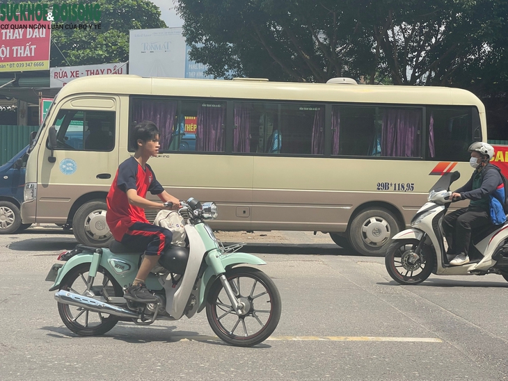 Học sinh Hà Nội "lách luật" đi xe máy điện, xe đạp điện  - Ảnh 3.