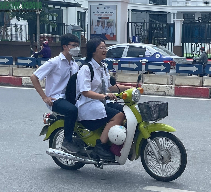 Học sinh Hà Nội "lách luật" đi xe máy điện, xe đạp điện  - Ảnh 12.