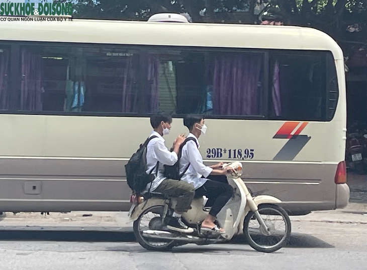 Học sinh Hà Nội "lách luật" đi xe máy điện, xe đạp điện  - Ảnh 4.