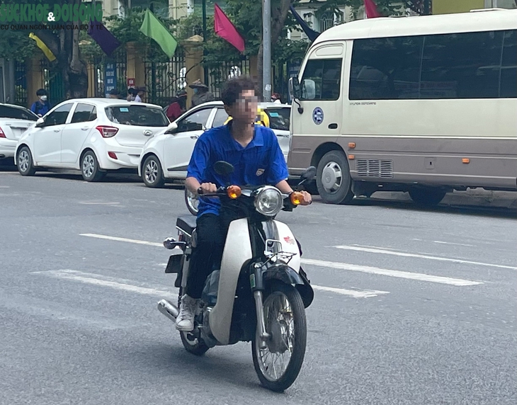 Học sinh Hà Nội "lách luật" đi xe máy điện, xe đạp điện  - Ảnh 5.