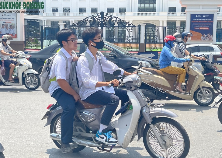 Học sinh Hà Nội "lách luật" đi xe máy điện, xe đạp điện  - Ảnh 11.