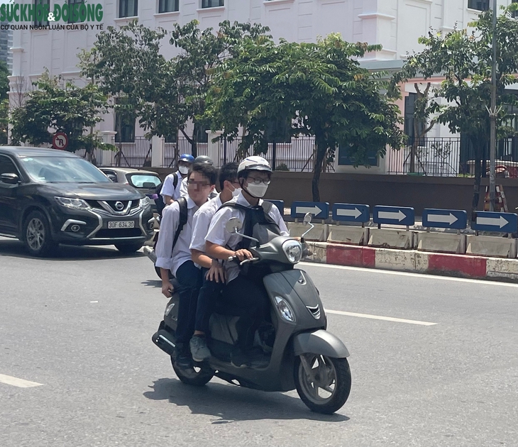 Học sinh Hà Nội "lách luật" đi xe máy điện, xe đạp điện  - Ảnh 7.
