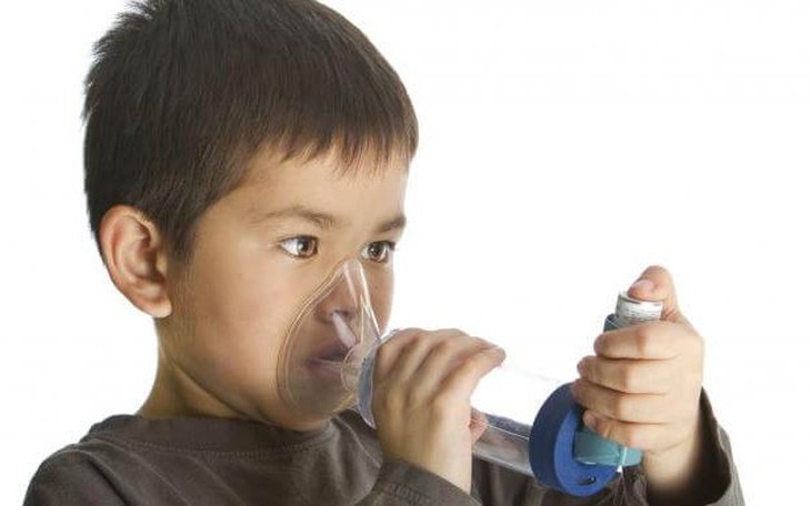 Cách sử dụng corticoid dự phòng hen suyễn cho trẻ