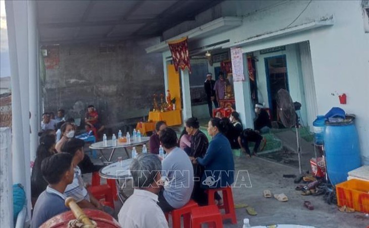 Ngạt khí trong hầm chứa cá khiến 1 người tử vong, 4 người hôn mê - Ảnh 1. Ngạt khí trong hầm chứa cá khiến 1 người tử vong, 4 người hôn mê - Ảnh 1.