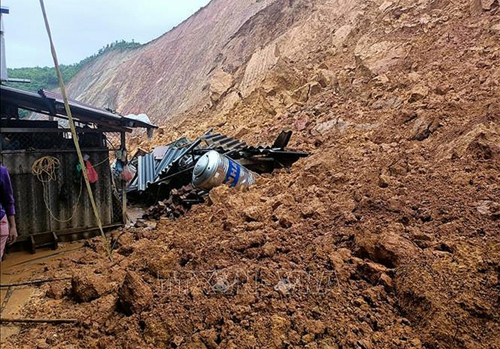 Thời tiết ngày 12/9: Vùng núi Bắc Bộ có mưa, nguy cơ cao xảy ra lũ quét, sạt lở đất - Ảnh 1.