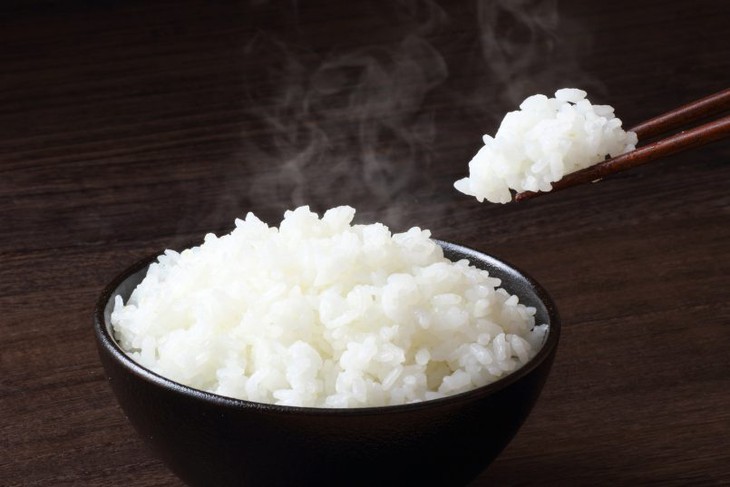 Tiếp thông tin ăn cơm nguội có gây ung thư?  Ăn cơm nguội đúng cách còn có lợi cho sức khoẻ - Ảnh 2.