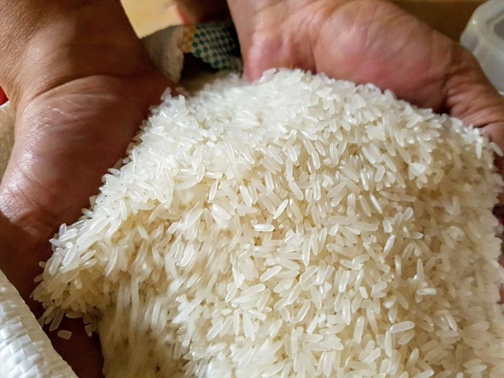 Ấn Độ cấm xuất khẩu, gạo Việt Nam tăng giá từng ngày - Ảnh 1. Ấn Độ cấm xuất khẩu, gạo Việt Nam tăng giá từng ngày - Ảnh 1.