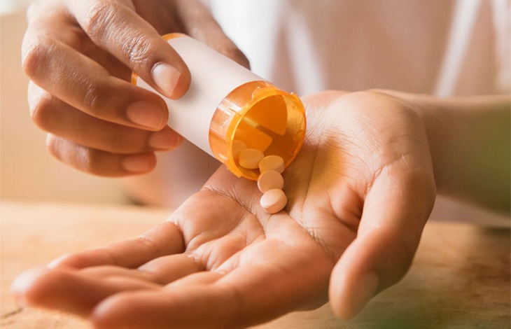 Điều trị rối loạn tiền đình chủ yếu là điều trị nội khoa và hoàn toàn phải do bác sĩ chỉ định về chế độ dùng thuốc cụ thể. Ảnh minh họa