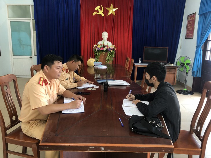 Dẹp nạn "quái xế" ở thiên hạ đệ nhất hùng quan - Ảnh 3.
