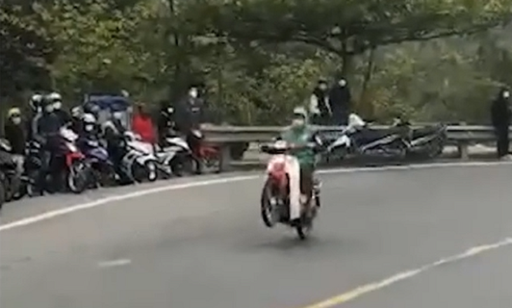 Dẹp nạn "quái xế" ở thiên hạ đệ nhất hùng quan - Ảnh 1.