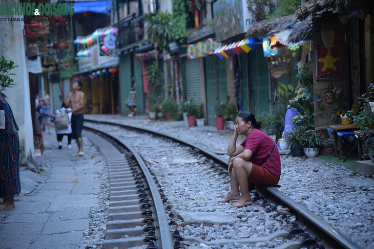 "Phố đường tàu" vắng tanh như chùa Bà Đanh sau lệnh cấm - Ảnh 5.
