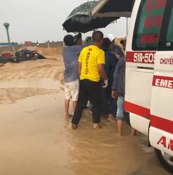 Nạn nhân thoát chết bàng hoàng kể lại vụ sập tường tại Bình Định - Ảnh 4. Nạn nhân thoát chết bàng hoàng kể lại vụ sập tường tại Bình Định - Ảnh 4.