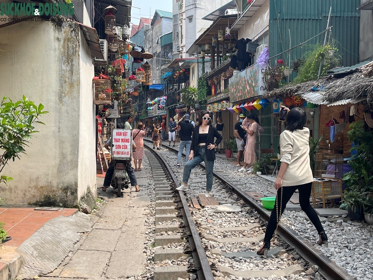 Người Hà Nội muốn "phố đường tàu" thành điểm hút khách du lịch - Ảnh 9.