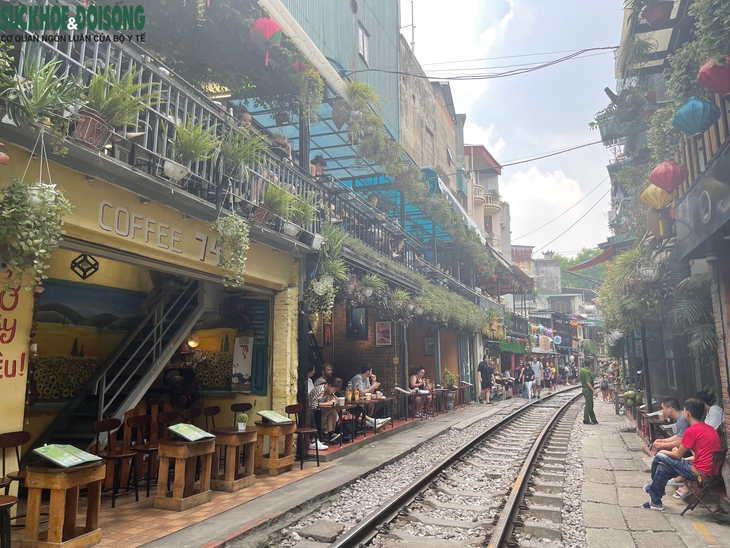 Người Hà Nội muốn "phố đường tàu" thành điểm hút khách du lịch - Ảnh 1.