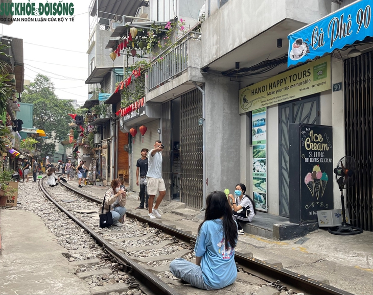 Người Hà Nội muốn "phố đường tàu" thành điểm hút khách du lịch - Ảnh 6.
