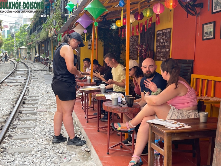 Người Hà Nội muốn "phố đường tàu" thành điểm hút khách du lịch - Ảnh 4.