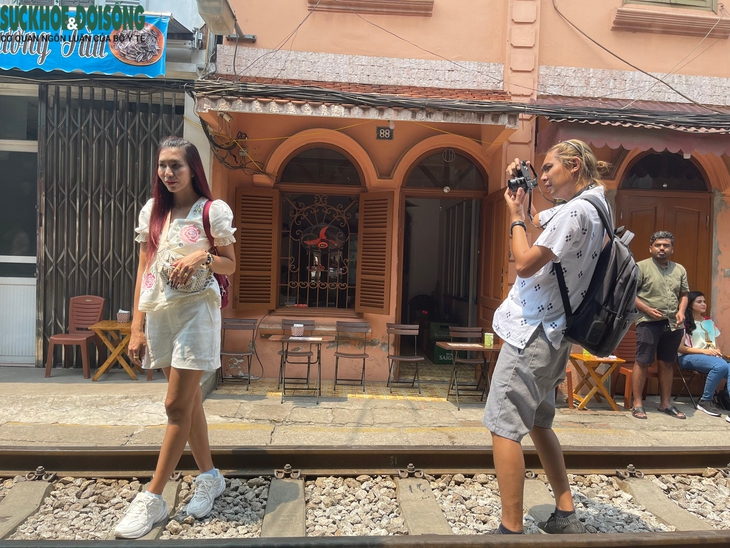 Người Hà Nội muốn "phố đường tàu" thành điểm hút khách du lịch - Ảnh 12.