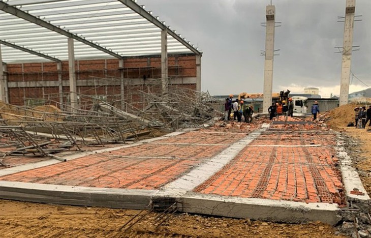 Nạn nhân thoát chết bàng hoàng kể lại vụ sập tường tại Bình Định - Ảnh 1. Nạn nhân thoát chết bàng hoàng kể lại vụ sập tường tại Bình Định - Ảnh 1.