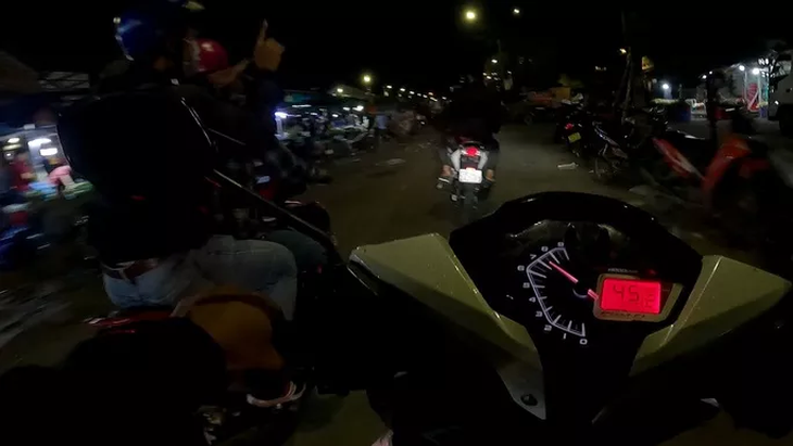 TP HCM: Nhóm thiếu niên hẹn nhau "quyết chiến" trong đêm - Ảnh 2.