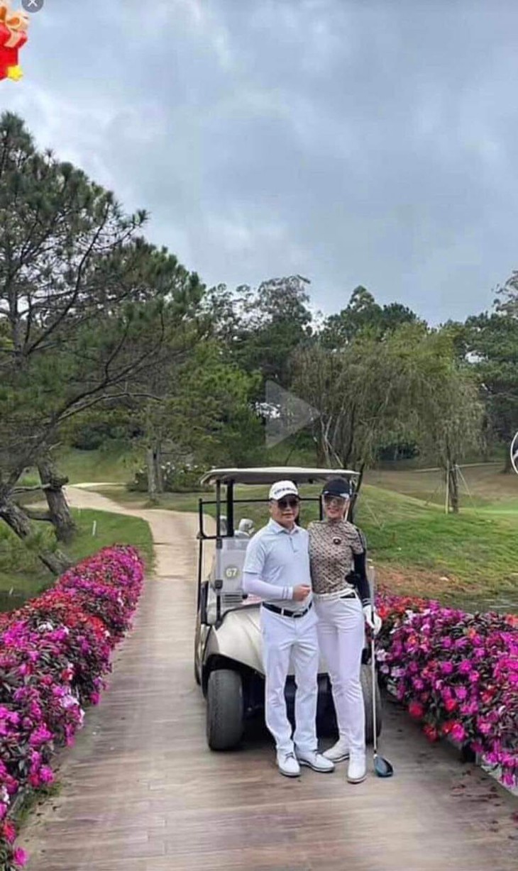 Phương Oanh và Shark Bình tay trong tay đi chơi golf mặc "bão dư luận" - Ảnh 3.