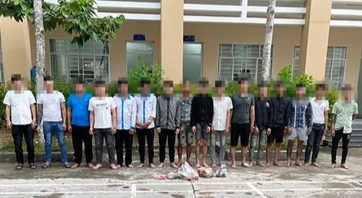 Bắt giữ 16 thanh niên trong vụ 'hỗn chiến' ở Đồng Nai - Ảnh 2. Bắt giữ 16 thanh niên trong vụ 'hỗn chiến' ở Đồng Nai - Ảnh 2.