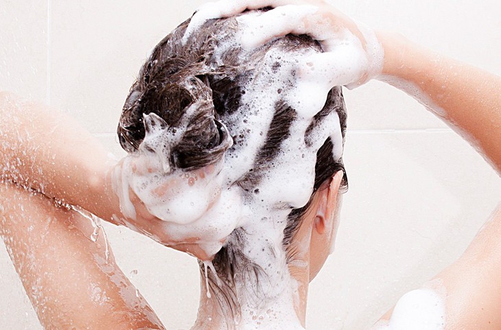 Cục Quản lý Dược yêu cầu thu hồi dầu gội phủ bạc Natural Black Hair Colorant vì là 'hàng giả'- Ảnh 1. Cục Quản lý Dược yêu cầu thu hồi dầu gội phủ bạc Natural Black Hair Colorant vì là 'hàng giả'- Ảnh 1.